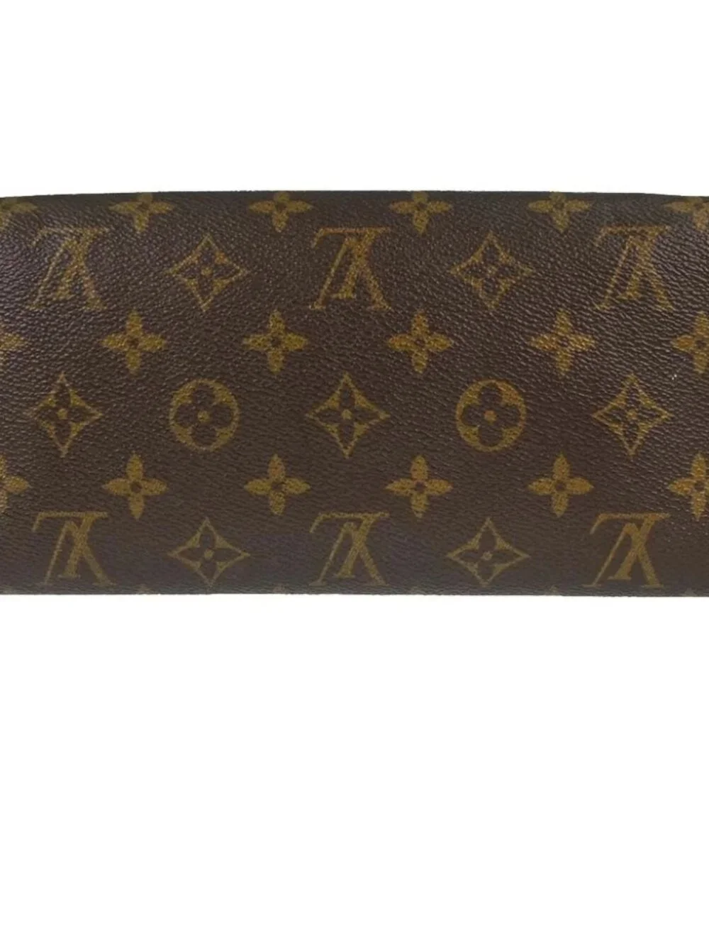 Louis Vuitton outside 	ab